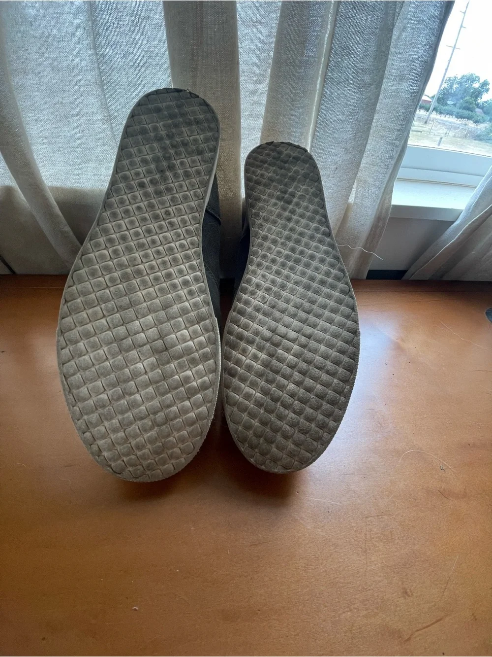 N/A casual gray